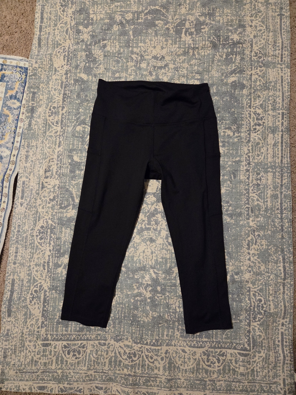 Baleaf Black Capri Active Leggings with Side Pockets Black Size Medium